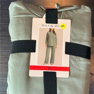 Max & Mia Women's Sage Green Lounge Set